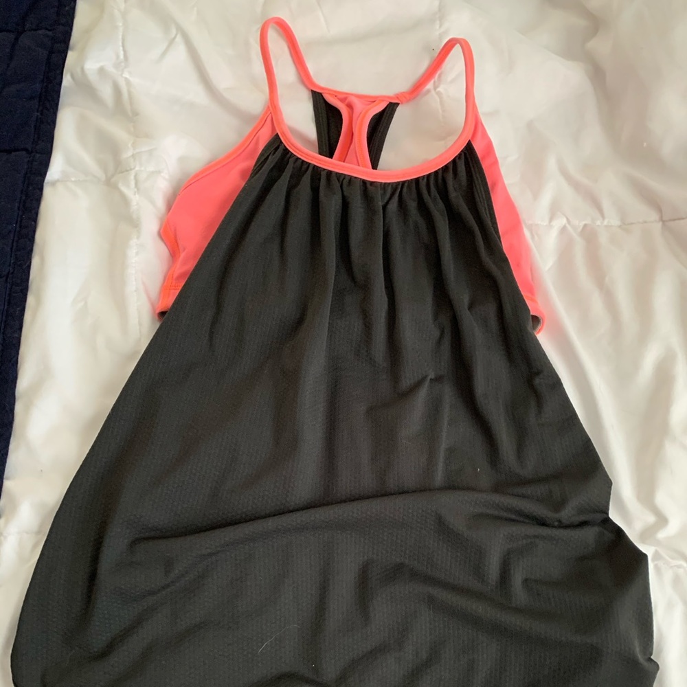 Lululemon flowy tank w built in bra sz 4